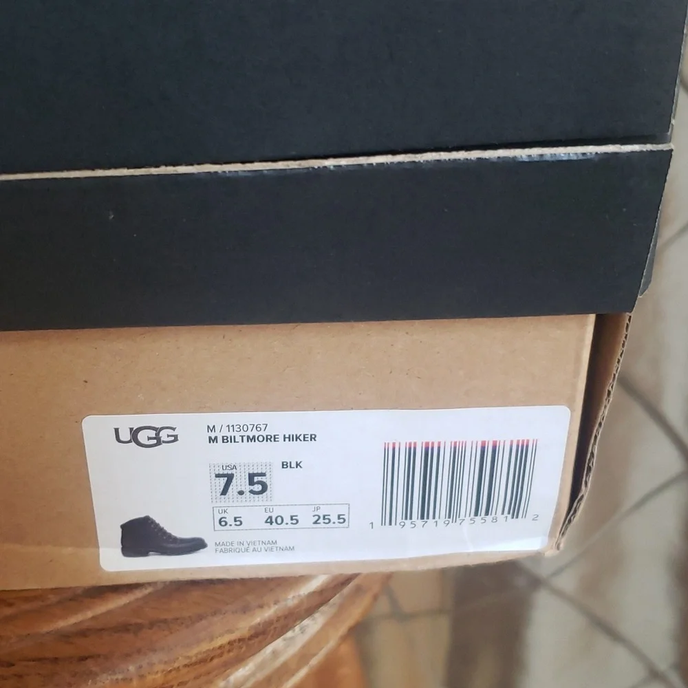 NWT- UGG ‘Biltmore’ Waterproof Leather Hiking Boot